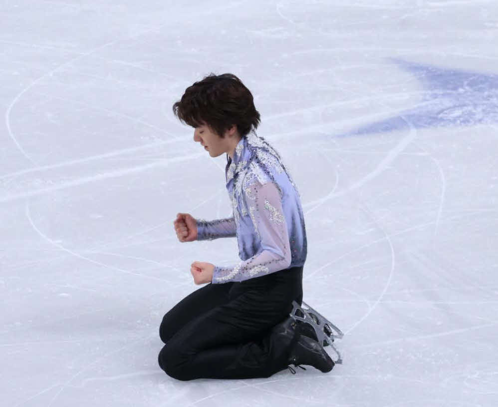 世界選手権SPを終えてガッツポーズする宇野昌磨
