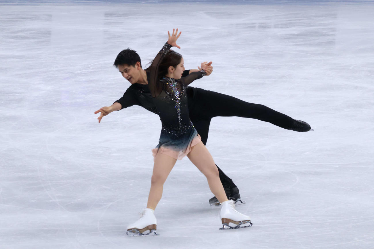 フリーの演技を行う三浦と木原