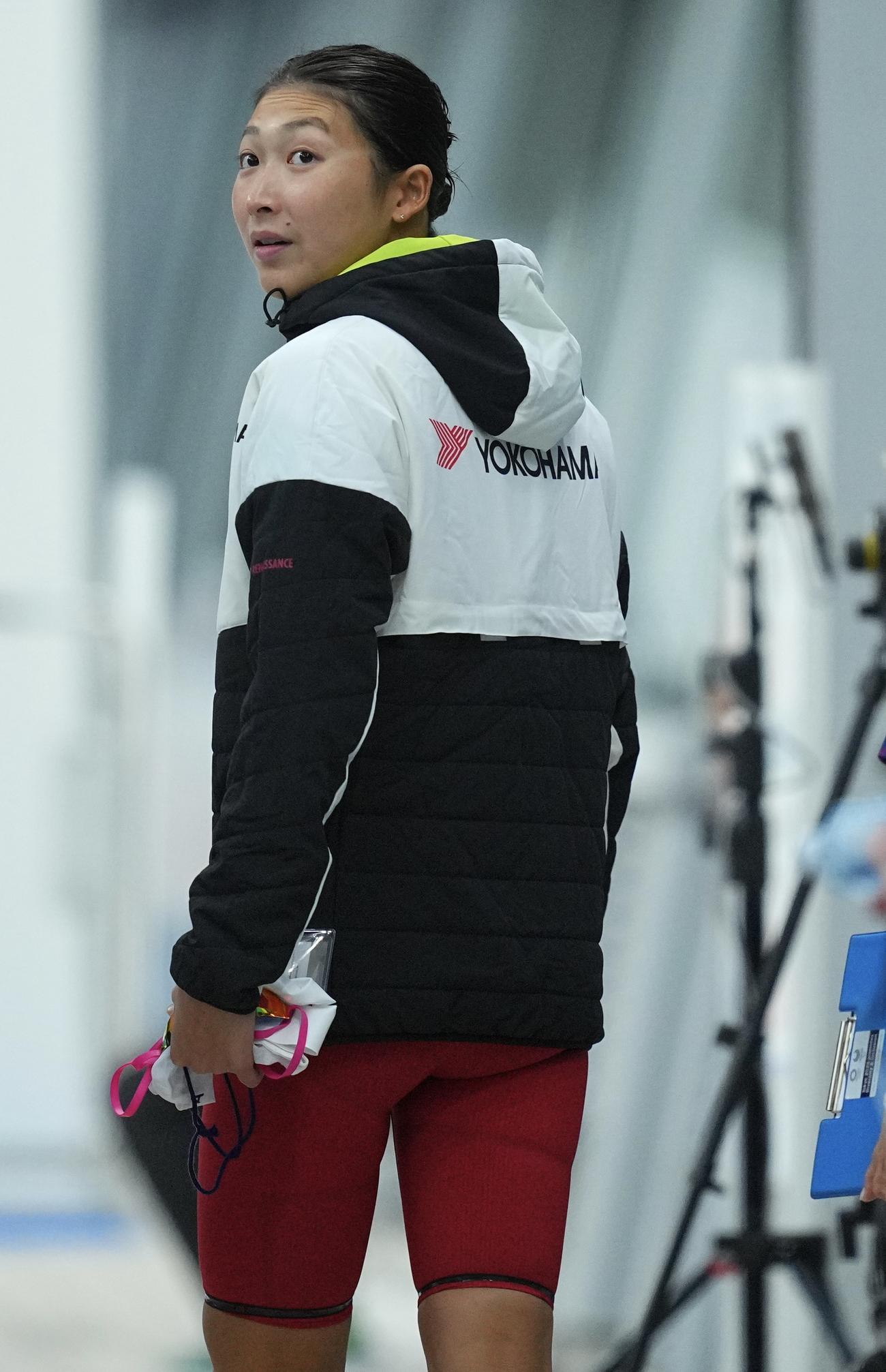 50メートル自由形予選のレースの準備に向かう池江（撮影・垰建太）