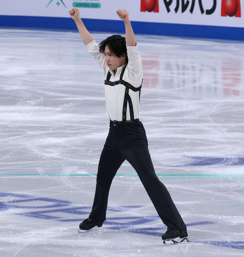 フリーをの演技を行う三浦