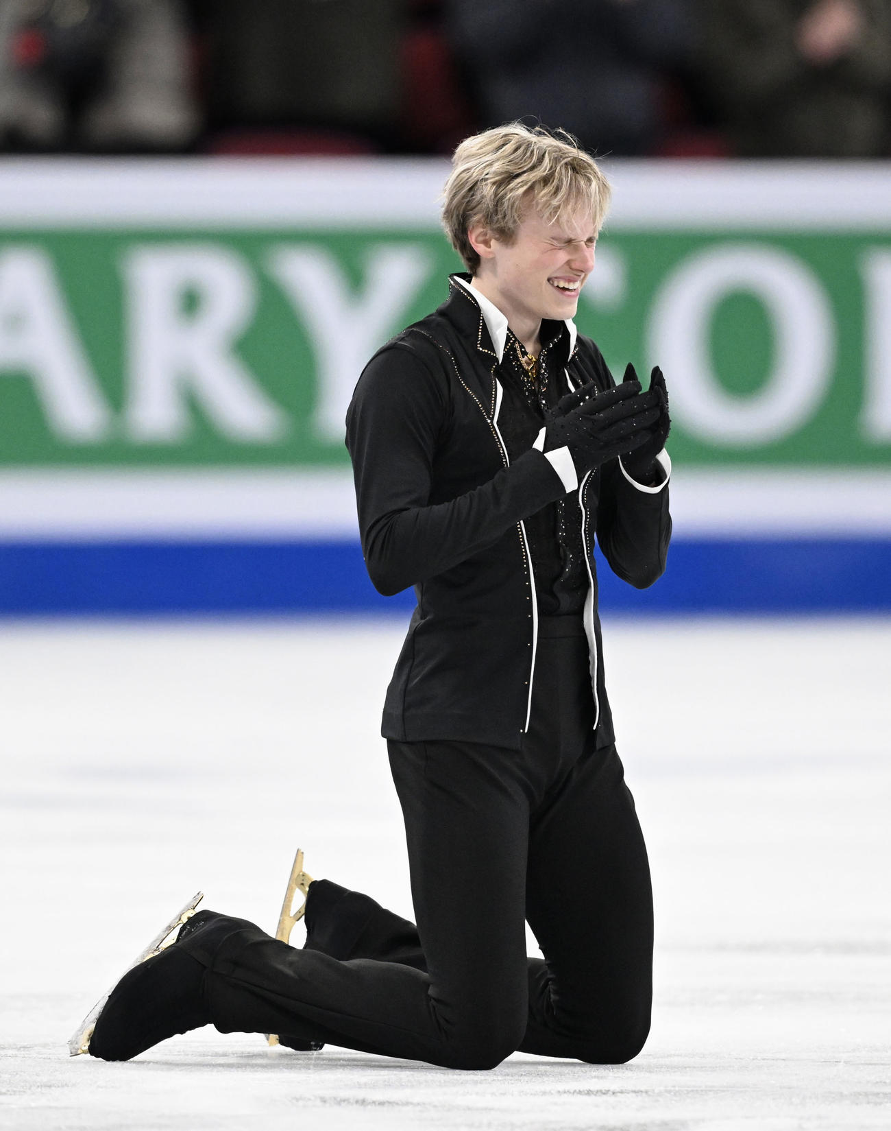 男子フリーの演技を終え、感極まるイリア・マリニン。初優勝を果たした＝モントリオール（共同）