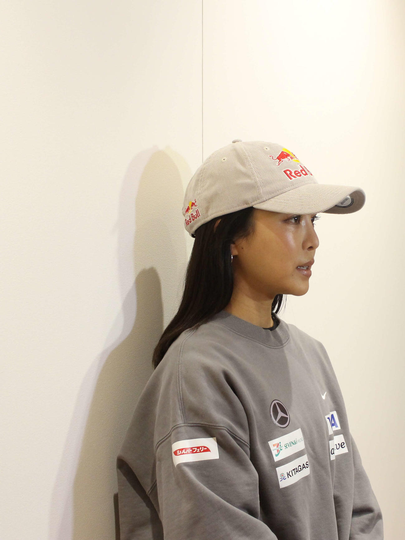 W杯全日程を終えて羽田空港に帰国したスキージャンプの高梨沙羅（撮影・勝部晃多）
