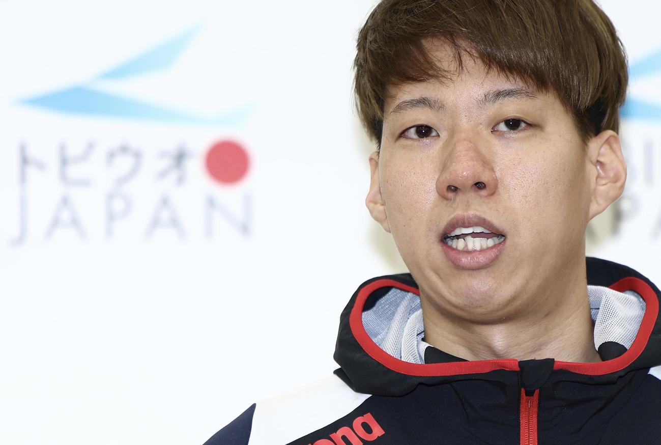 会見に臨む渡辺（撮影・河田真司）
