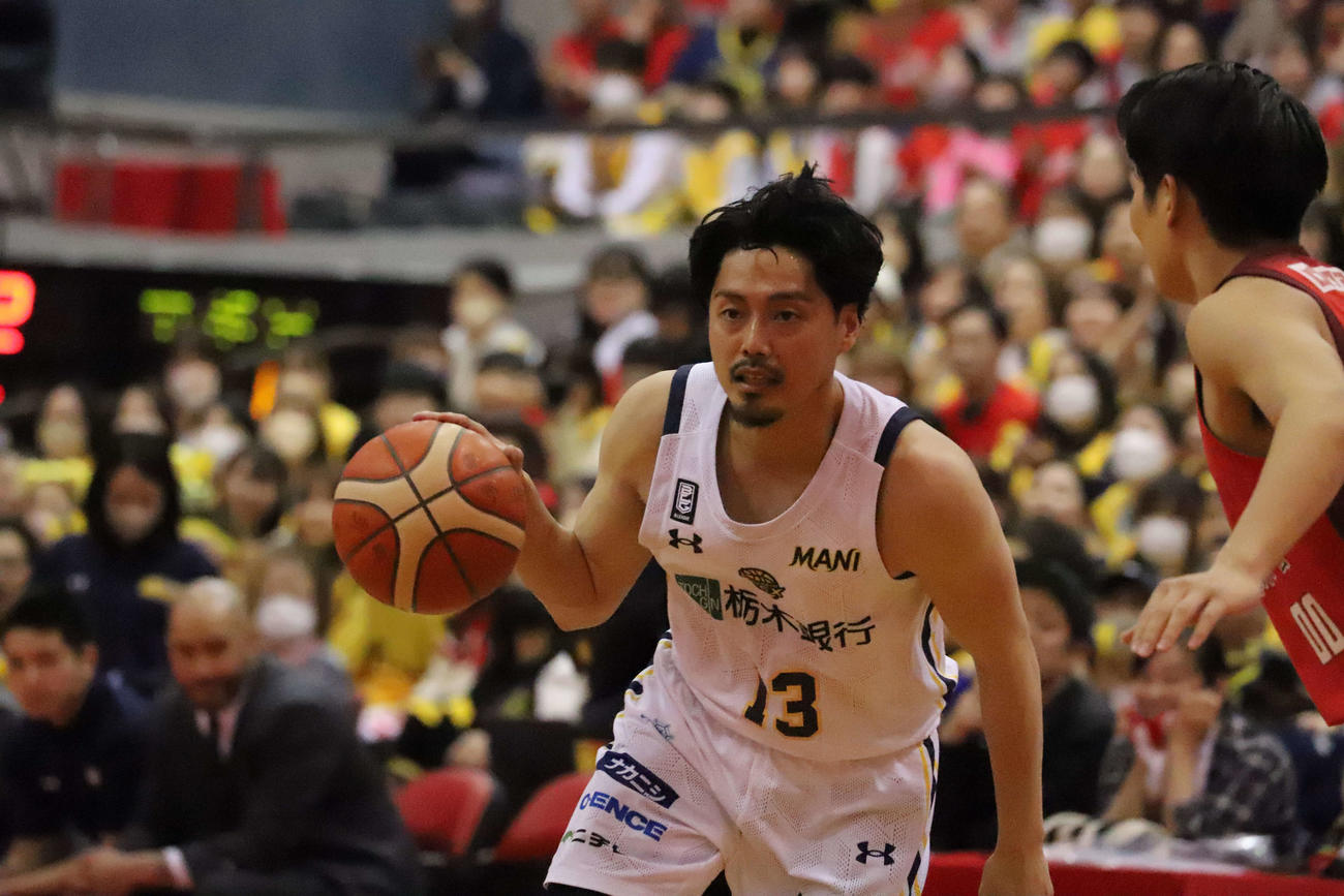 千葉J対宇都宮　4本の3Pシュートを決めるなど、今季自己最多タイの15得点の活躍を見せた宇都宮・渡邉裕規（撮影・沢田啓太郎）