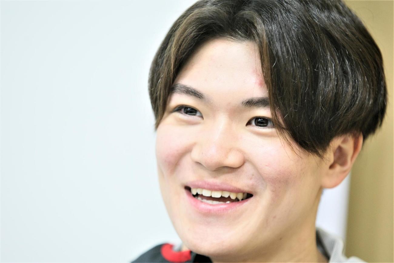 パリ五輪競泳代表の合同取材会に出席した松下（撮影・藤塚大輔）