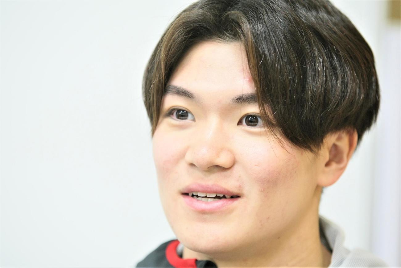 パリ五輪競泳代表の合同取材会に出席した松下（撮影・藤塚大輔）
