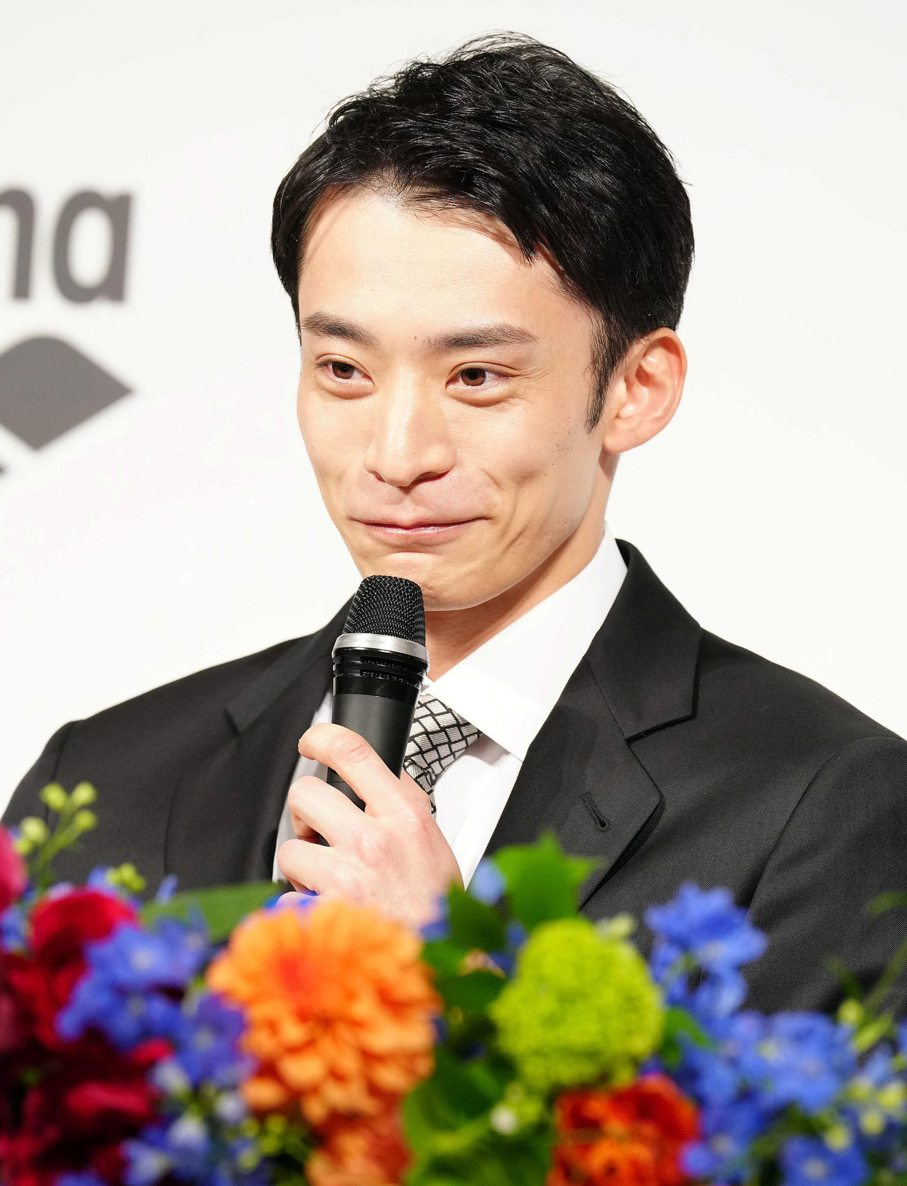 現役引退会見で声を詰まらせる競泳の入江（撮影・たえ見朱実）