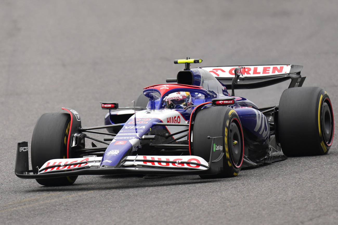 フリー走行1回目に臨むRBの角田裕毅（AP)