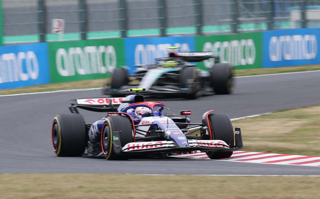 F1日本GP　FP1でS字に進入するRBの角田裕毅（撮影・宮崎幸一）