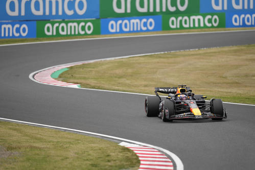 フリー走行1回目に臨むレッドブルのフェルスタッペン（AP)