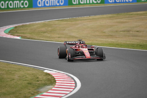 フリー走行1回目に臨むフェラーリ・ルクレール（AP)