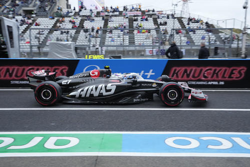 フリー走行2回目に臨むハースのヒュルケンベルグ（AP）