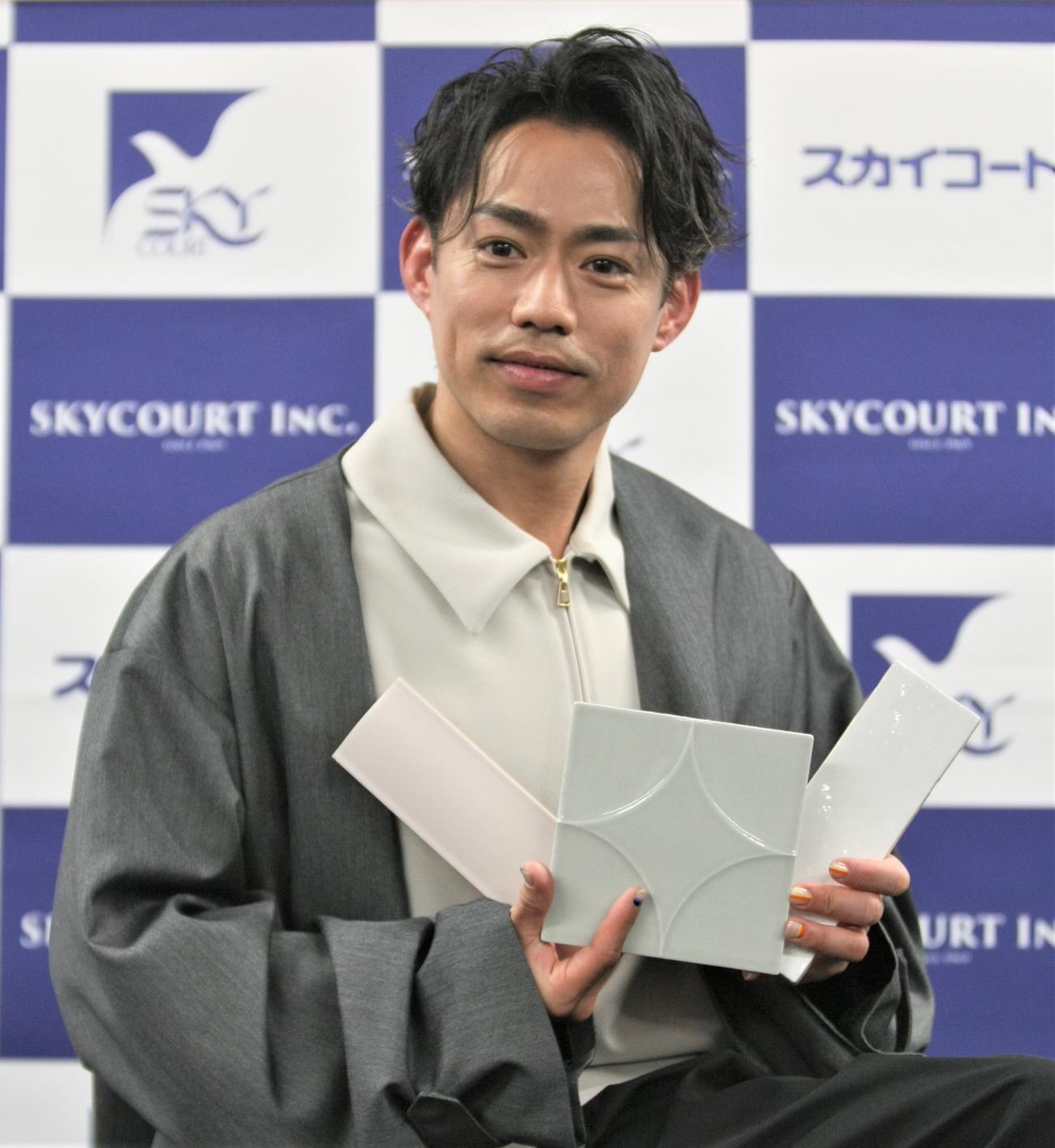 スカイコート創業55周年記念プロジェクトで公式アンバサダーを務め、フルリノベーションした物件の発表会見に出席したプロフィギュアスケーターの高橋大輔さん（撮影・藤塚大輔）