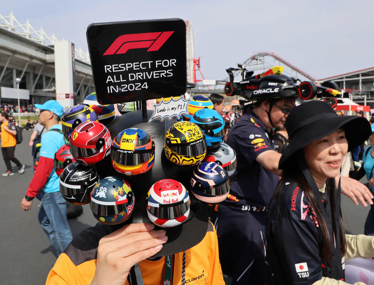 決勝を前に観戦スタイルにも気合いが入るF1ファン（撮影・宮崎幸一）