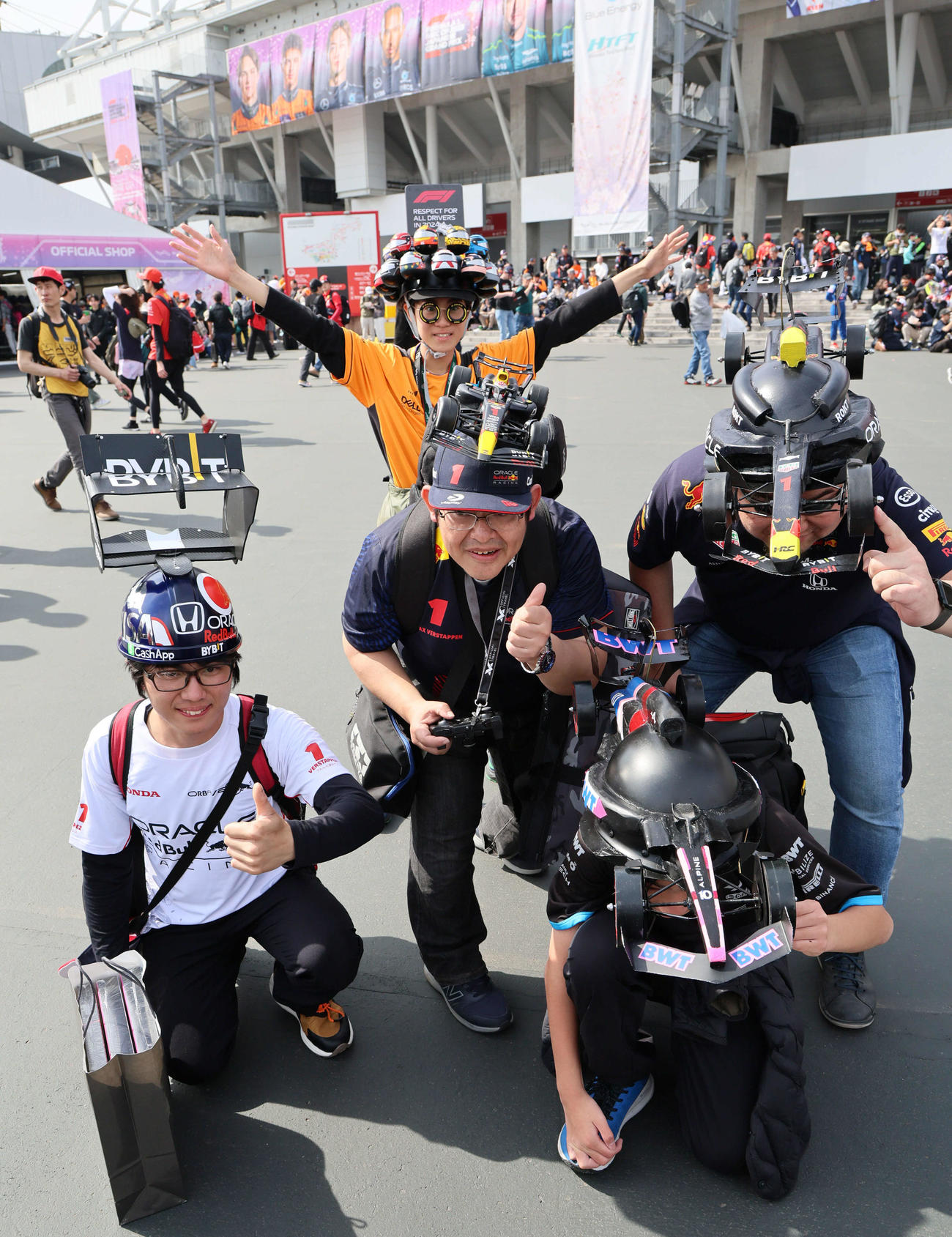 決勝を前に観戦スタイルにも気合いが入るF1ファン（撮影・宮崎幸一）