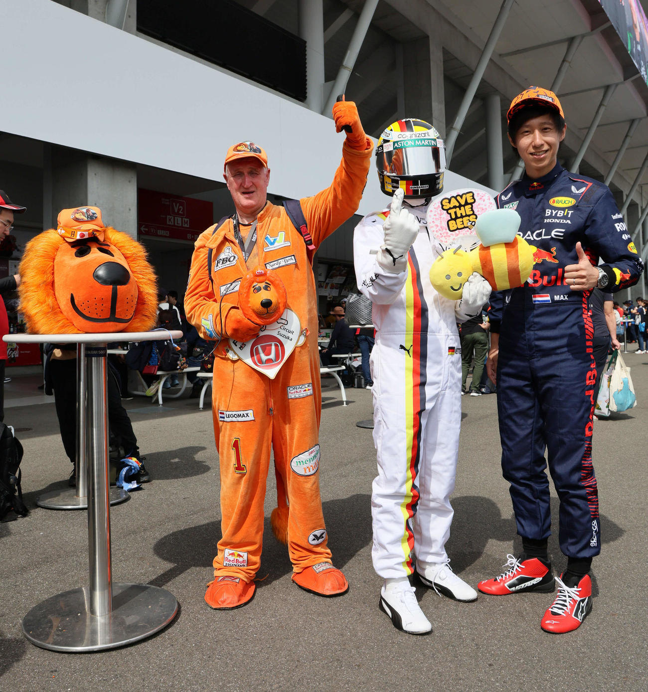 決勝を前に観戦スタイルにも気合いが入るF1ファン（撮影・宮崎幸一）