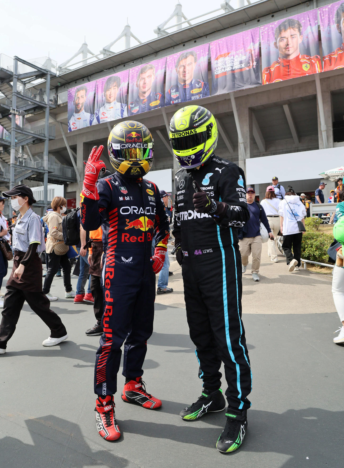 決勝を前に観戦スタイルにも気合いが入るF1ファン（撮影・宮崎幸一）