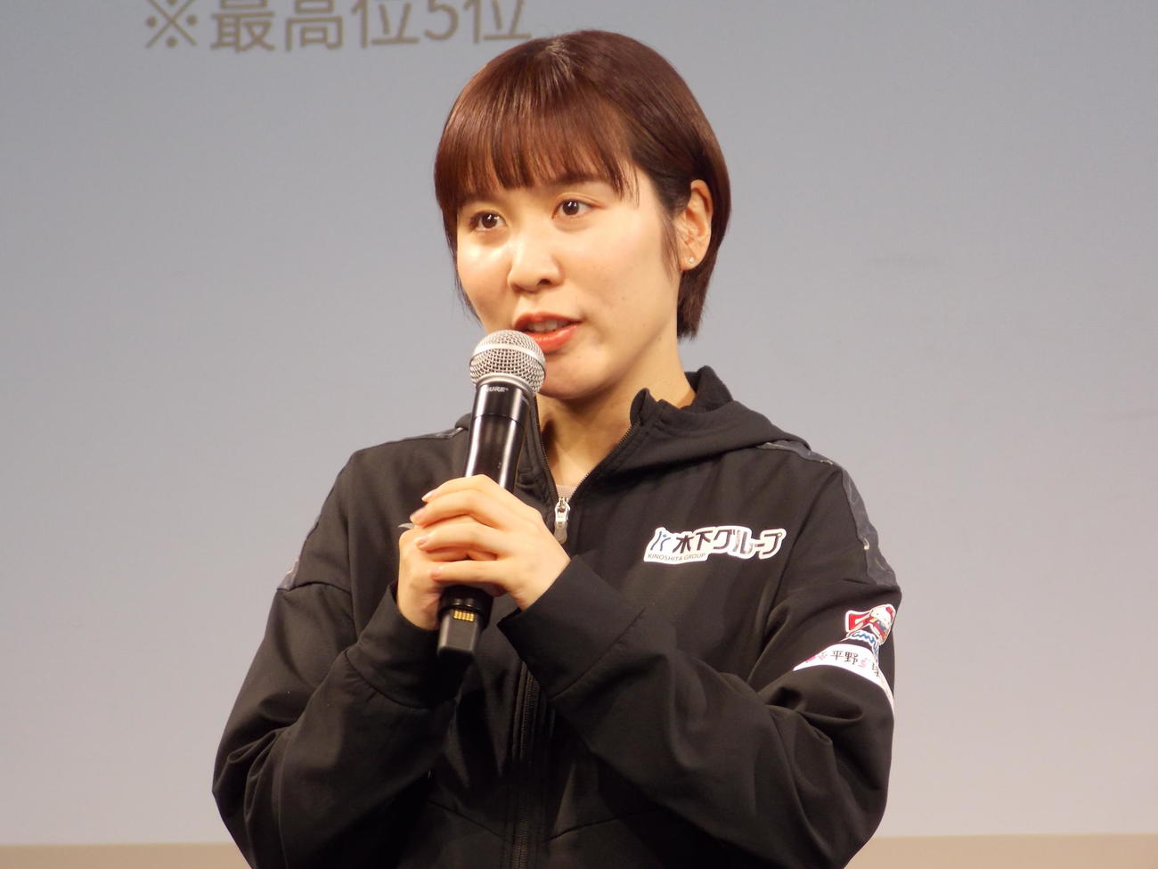 コンディショニングサポート契約を結ぶTENTIALの記者会見で思いを語る平野（撮影・松本航）