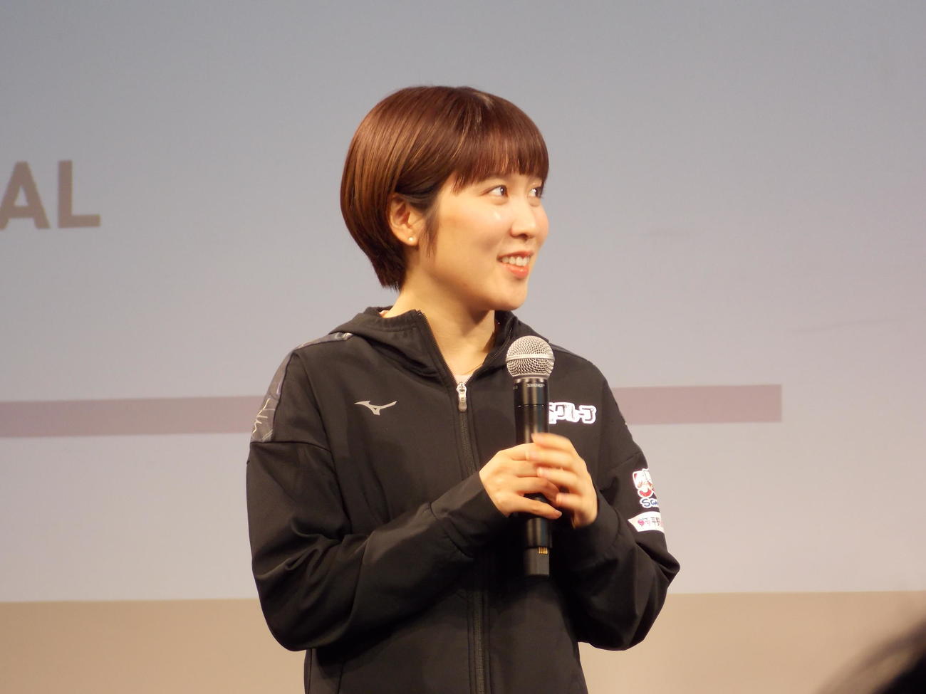 コンディショニングサポート契約を結ぶTENTIALの記者会見で思いを語る平野美宇（撮影・松本航）