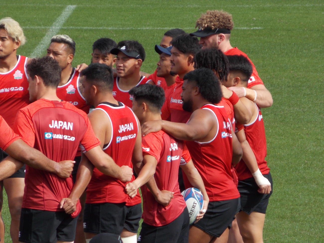 円陣を組む日本代表（2023年10月4日撮影）