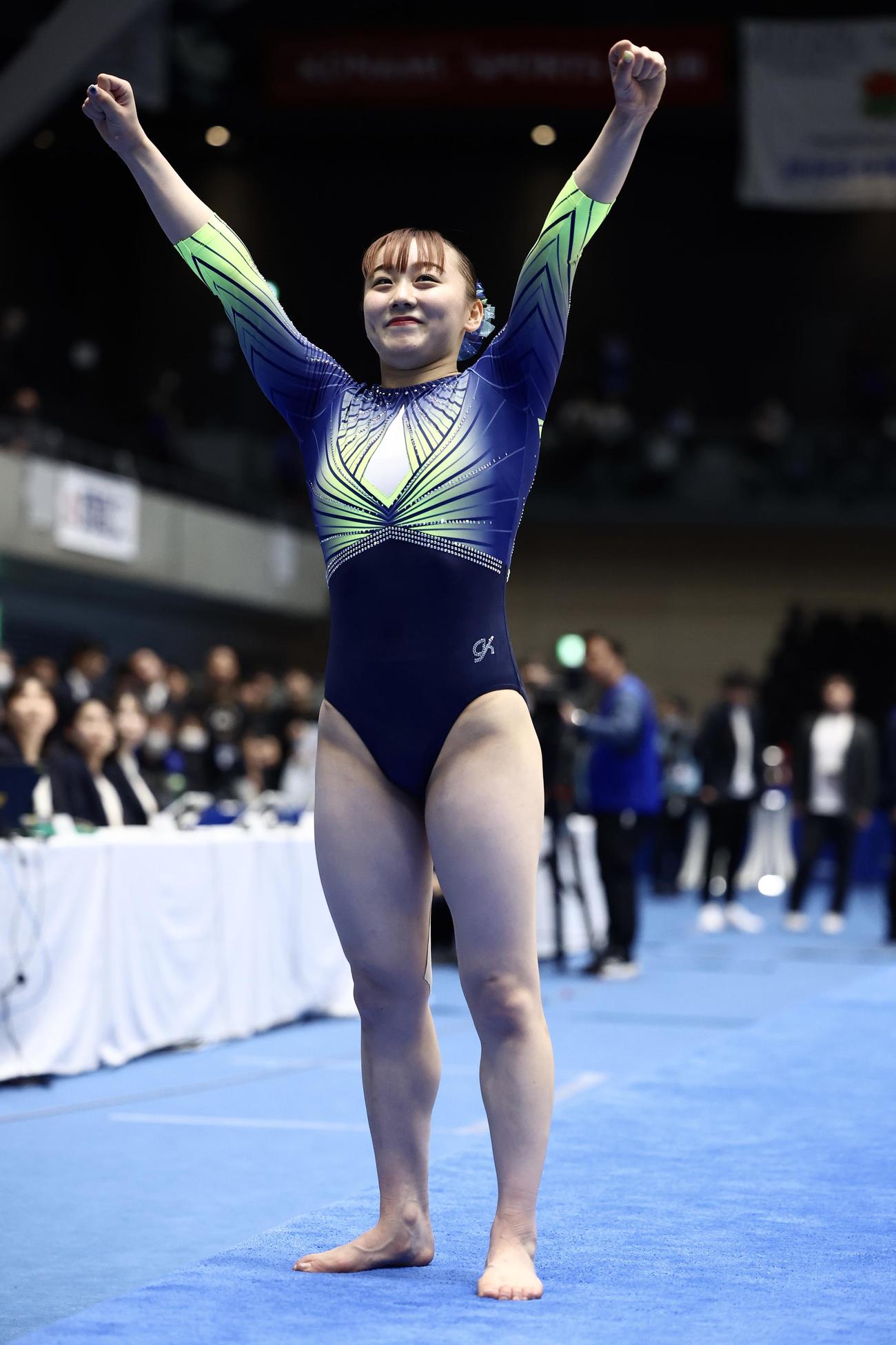天皇杯第78回全日本体操個人総合選手権女子の部で優勝を果たす宮田（撮影・河田真司）