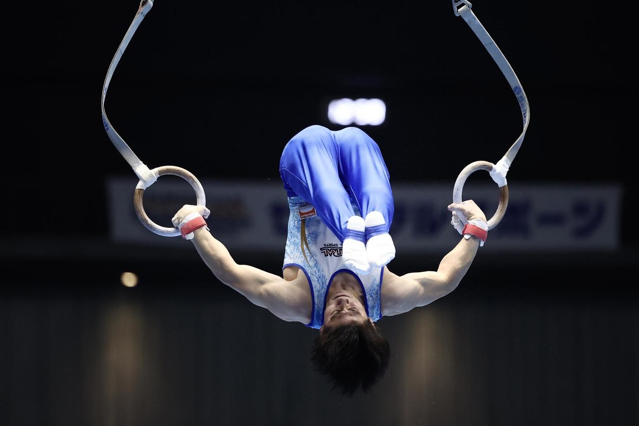 男子決勝でつり輪の演技に臨む橋本（撮影・河田真司）