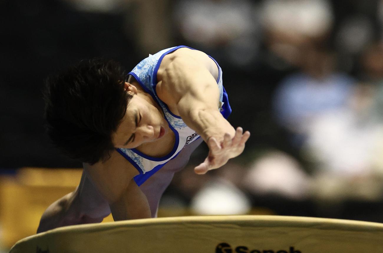 男子決勝で跳馬の演技に臨む橋本（撮影・河田真司）