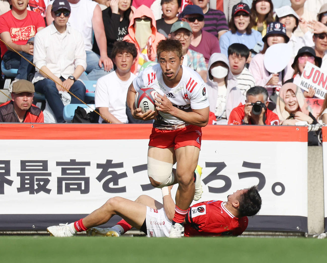 BL東京対神戸　後半、トライを決める神戸山下（撮影・宮地輝）