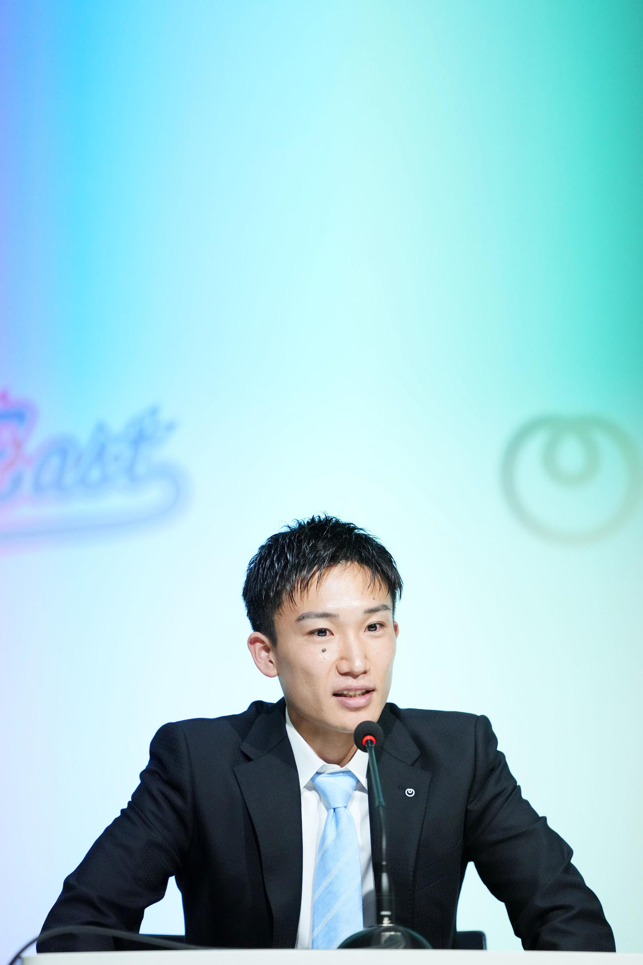 代表引退を発表し、思いを語る桃田（撮影・横山健太）