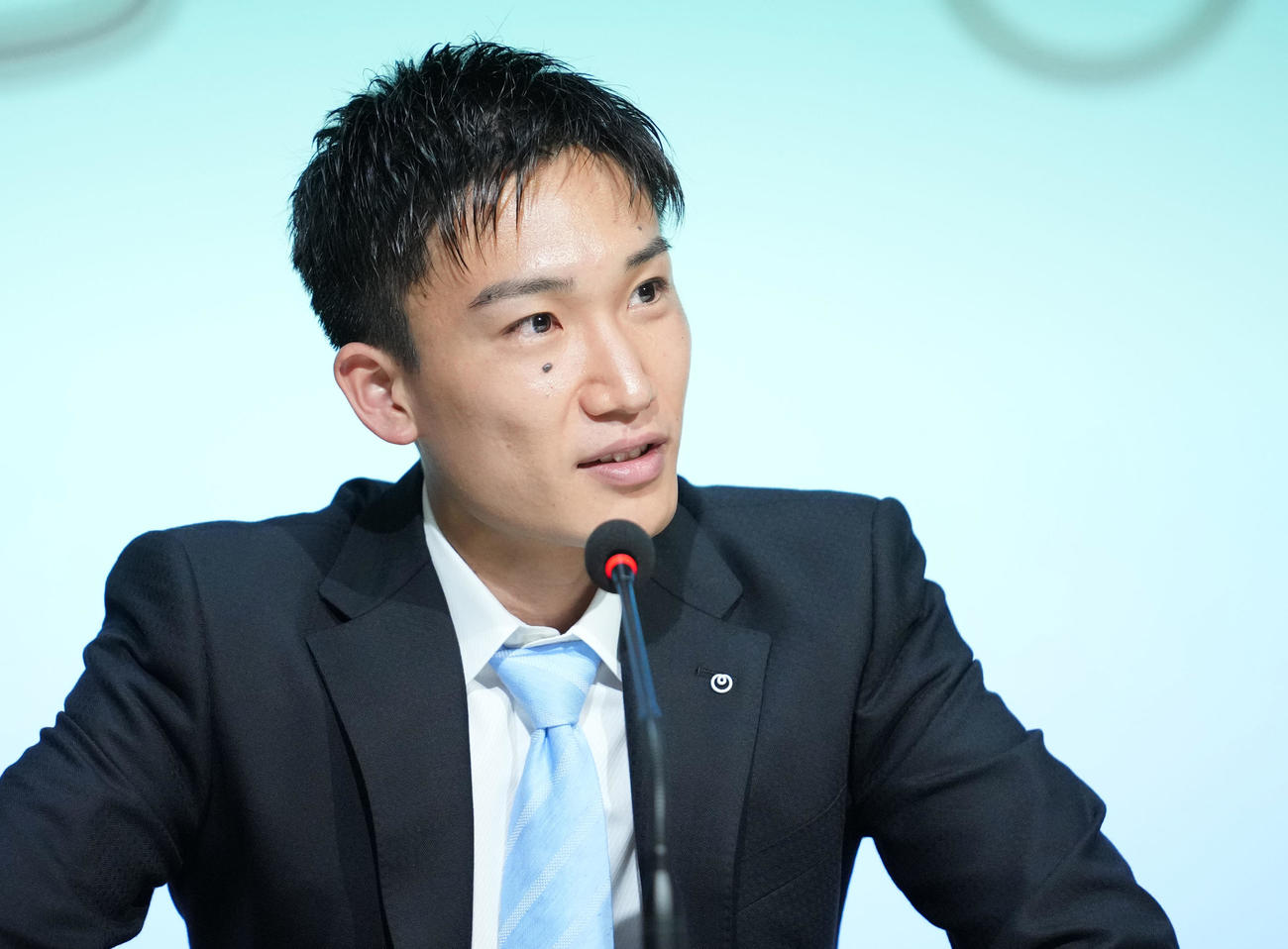 代表引退を発表し、思いを語る桃田（撮影・横山健太）