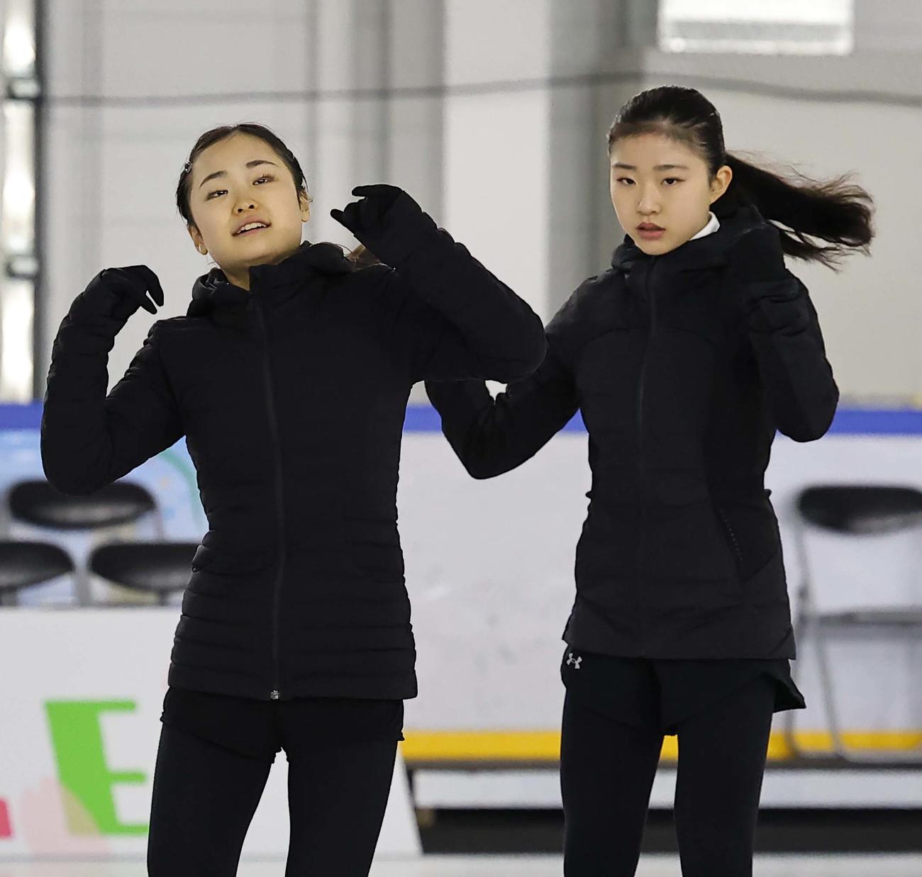 「ブルーム・オン・アイス2024」リハーサルを公開した島田麻央（左）と千葉百音（撮影・上田博志）