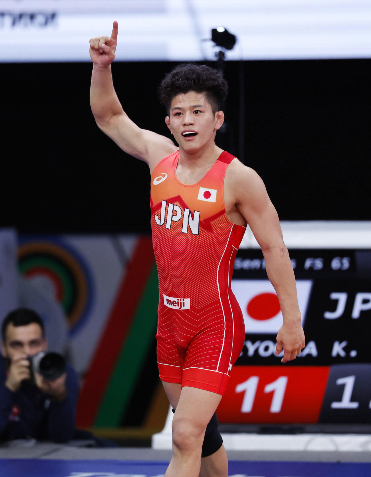 男子フリー65キロ級準決勝で中国選手に勝利し、五輪出場枠を獲得した清岡（共同）