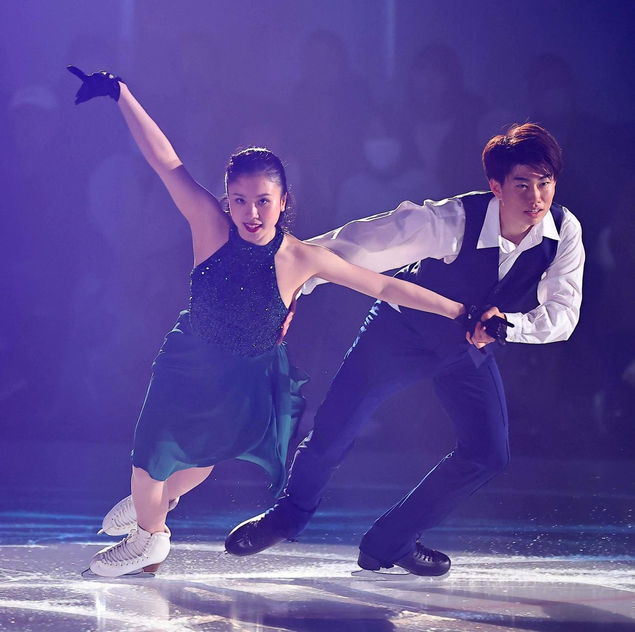 ブルーム・オン・アイスで演技する吉田唄菜（左）と森田真沙也（撮影・上田博志）