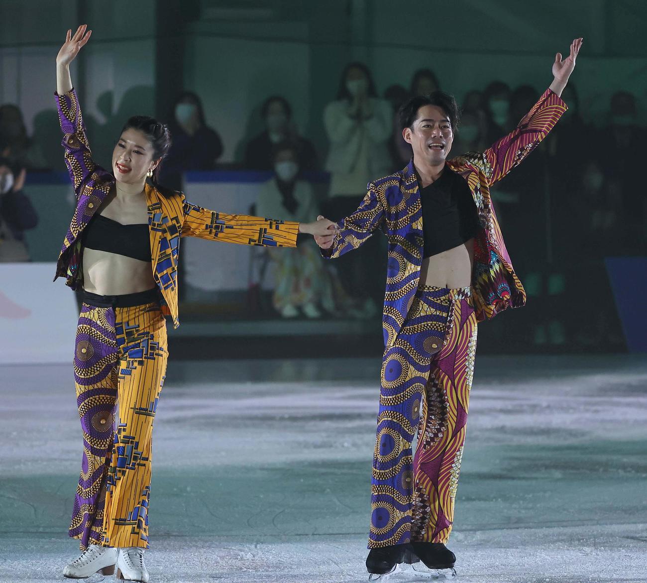 ブルーム・オン・アイス2024で演技する村元哉中（左）と高橋大輔（撮影・上田博志）