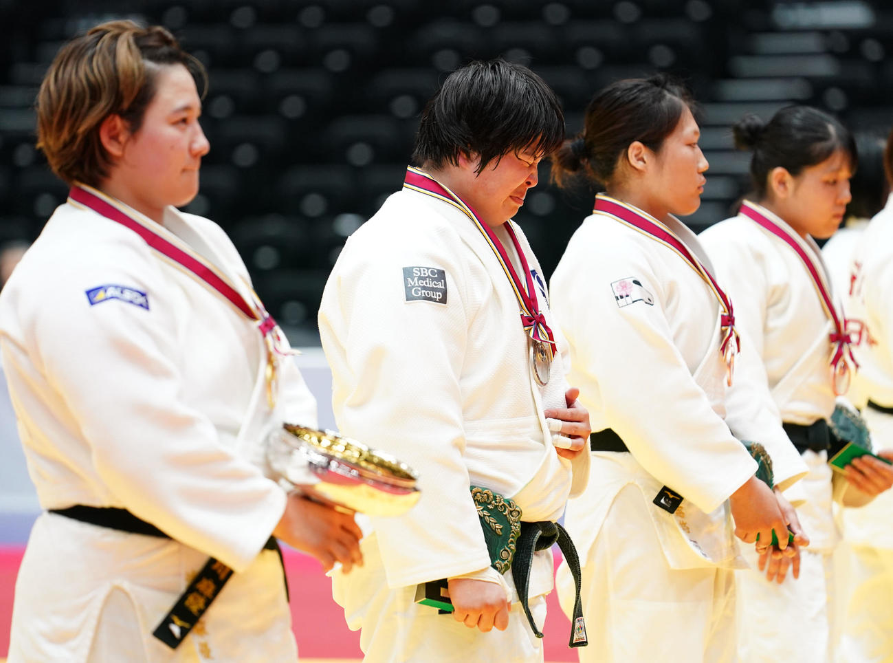 準優勝に終わり悔しげな表情を見せる児玉（左から2人目）（撮影・横山健太）