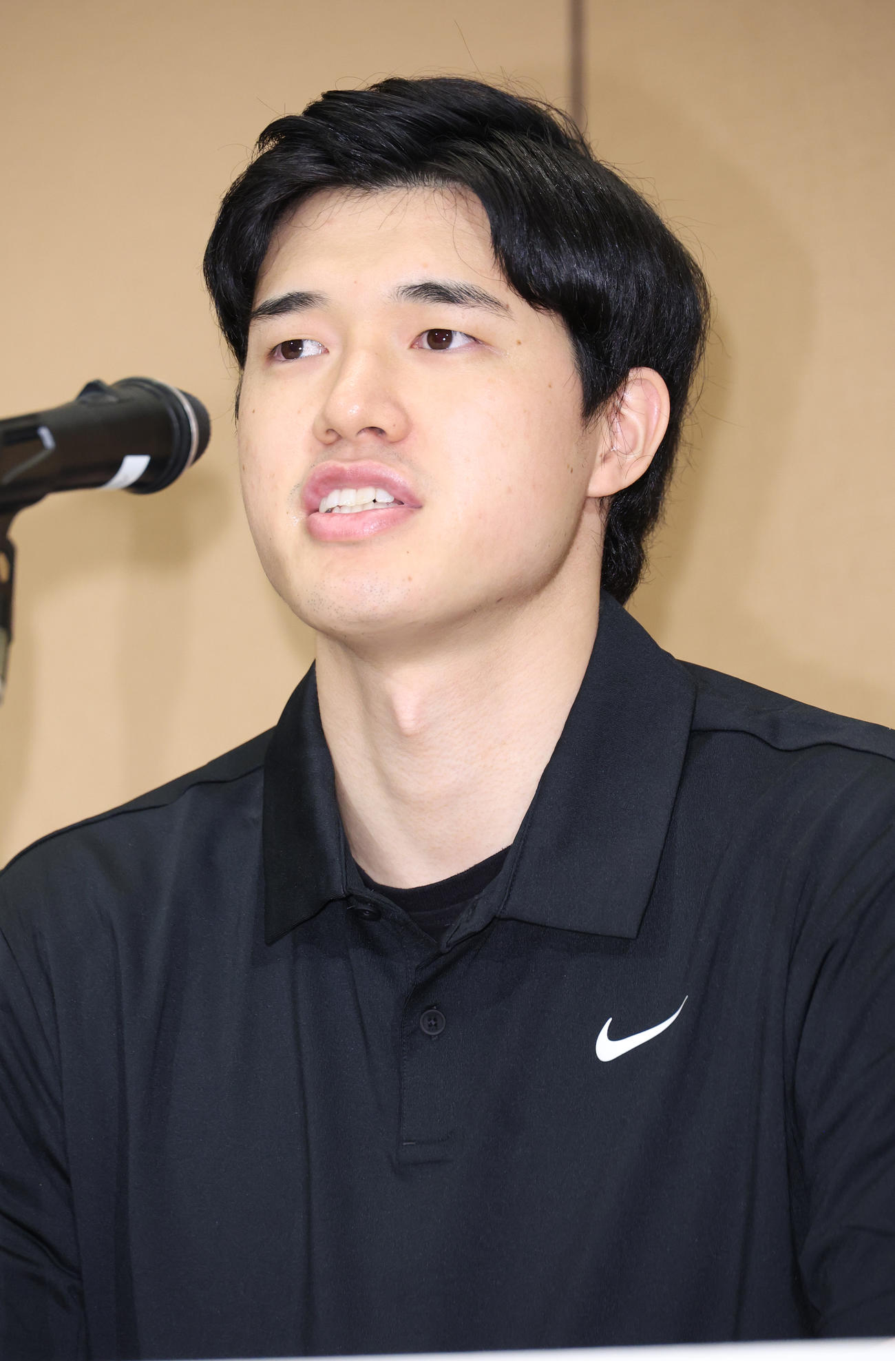帰国しシーズンをふり返る会見を行うバスケットボール渡辺雄太（撮影・中島郁夫）