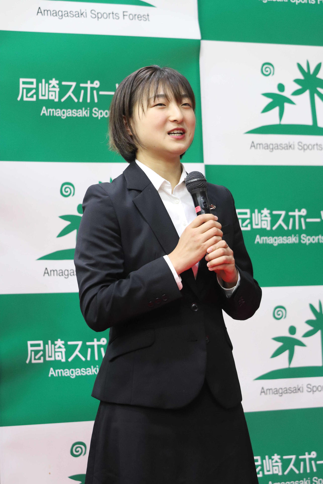 あいさつする坂本花織（撮影・竹本穂乃加）