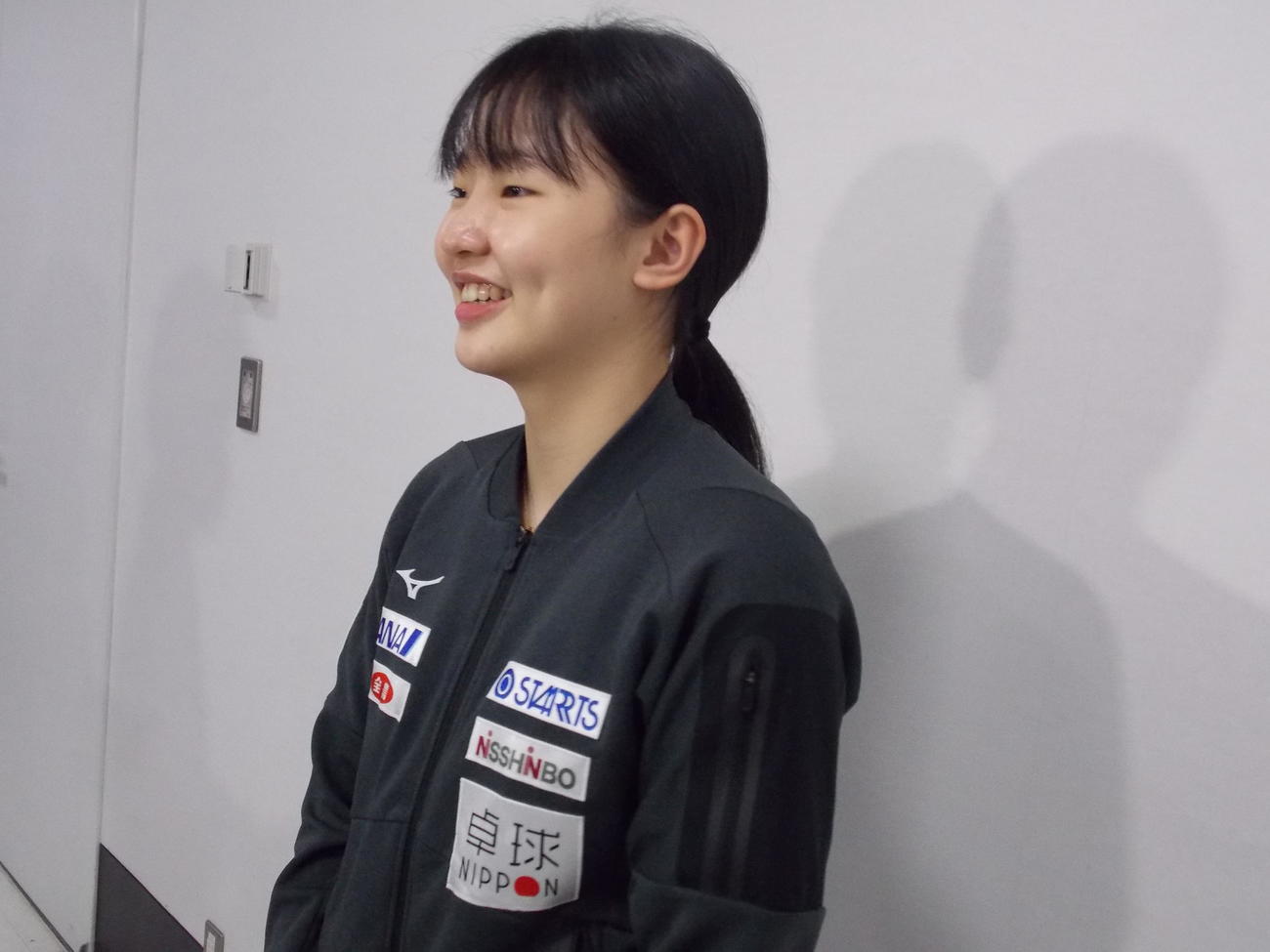 銅メダルを獲得したシングルスのW杯から帰国し、思いを語る張本智和（撮影・松本航）