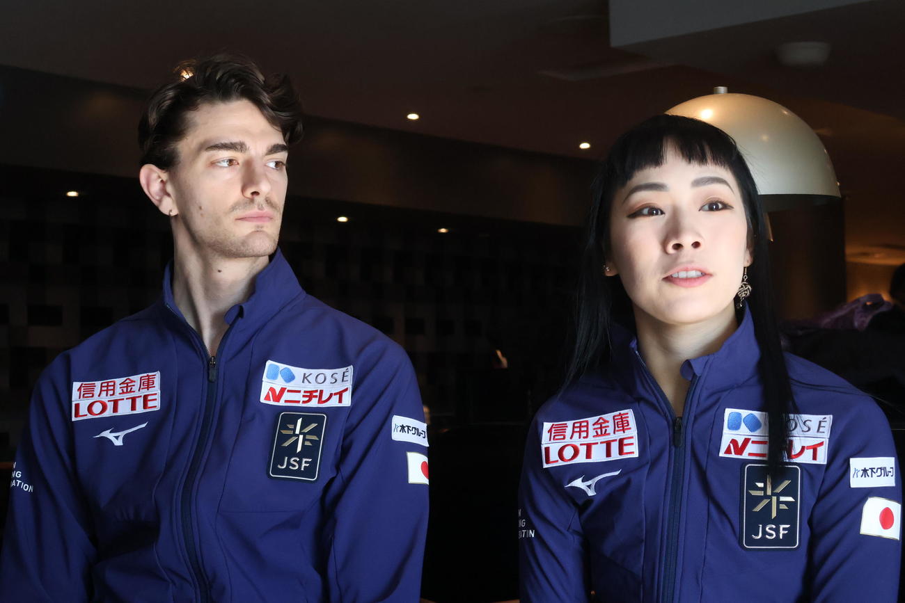 小松原尊（左）、美里（2024年3月撮影）