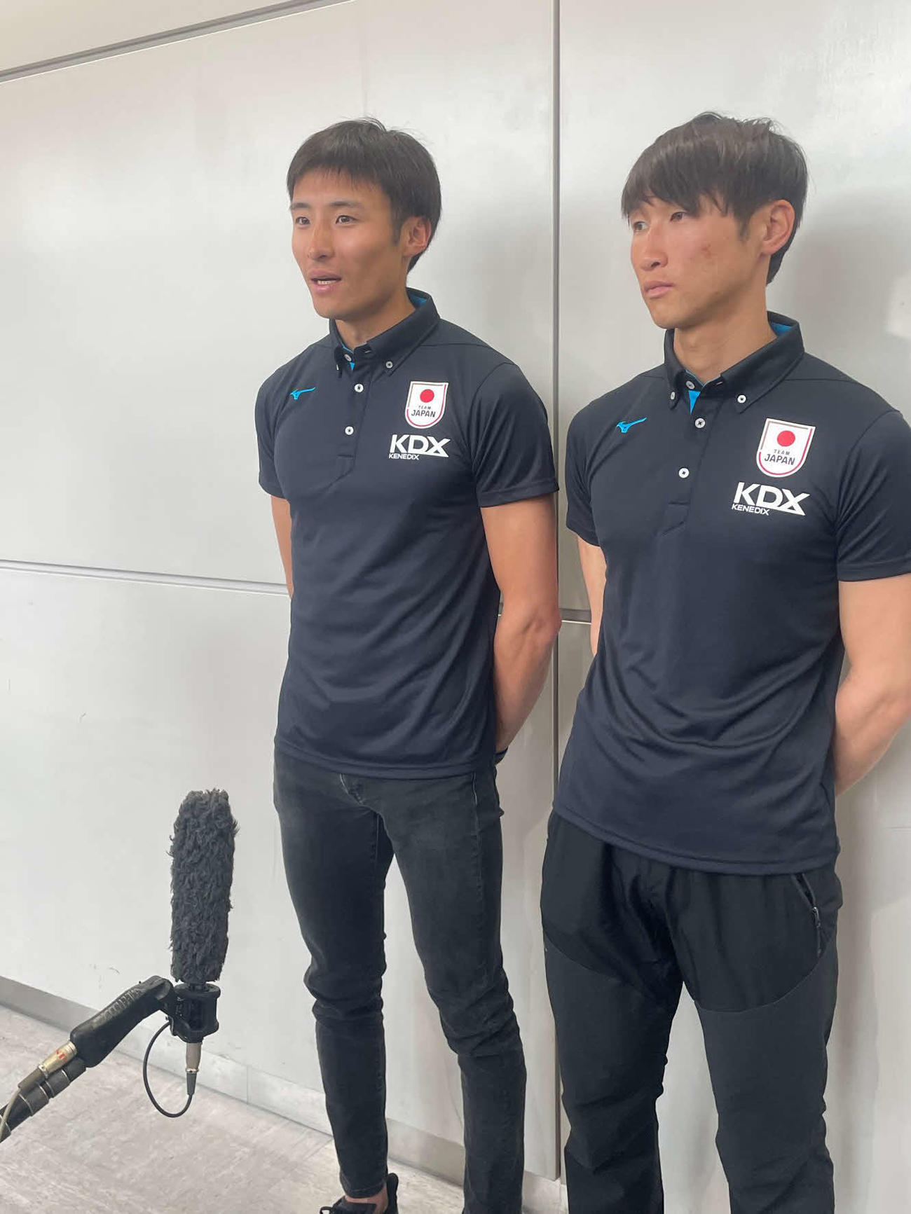 男子軽量級ダブルスカルでパリ五輪日本代表に決まった宮浦（左）と古田