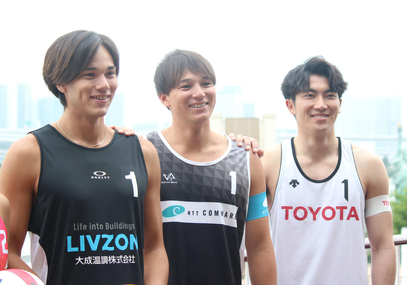 開幕会見に出席した（左から）黒川寛輝ディラン、黒川魁、水町泰杜（撮影・勝部晃多）