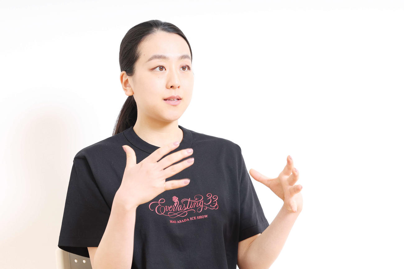 インタビューに答える浅田さん（撮影・宮地輝）