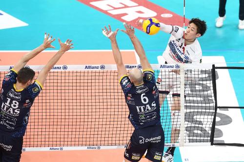 バレー】石川祐希28得点でMVP ミラノ初の3位導き「どこのチームでも