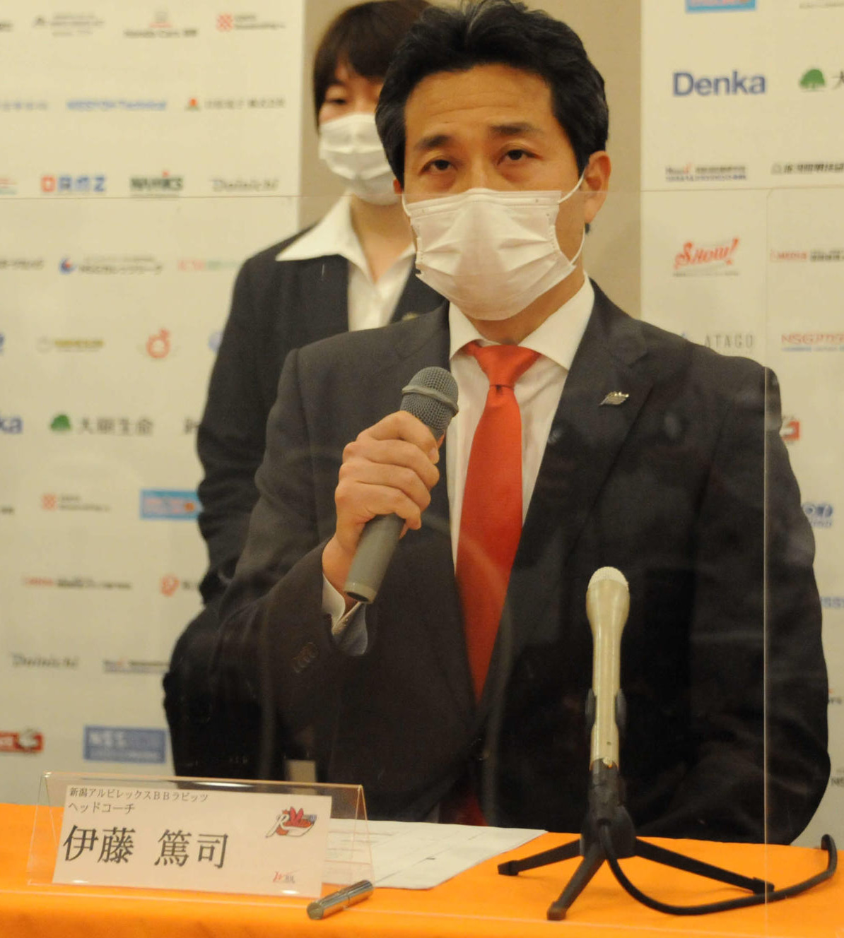 今季限りで退任するBBラビッツの伊藤篤司監督（2022年撮影）