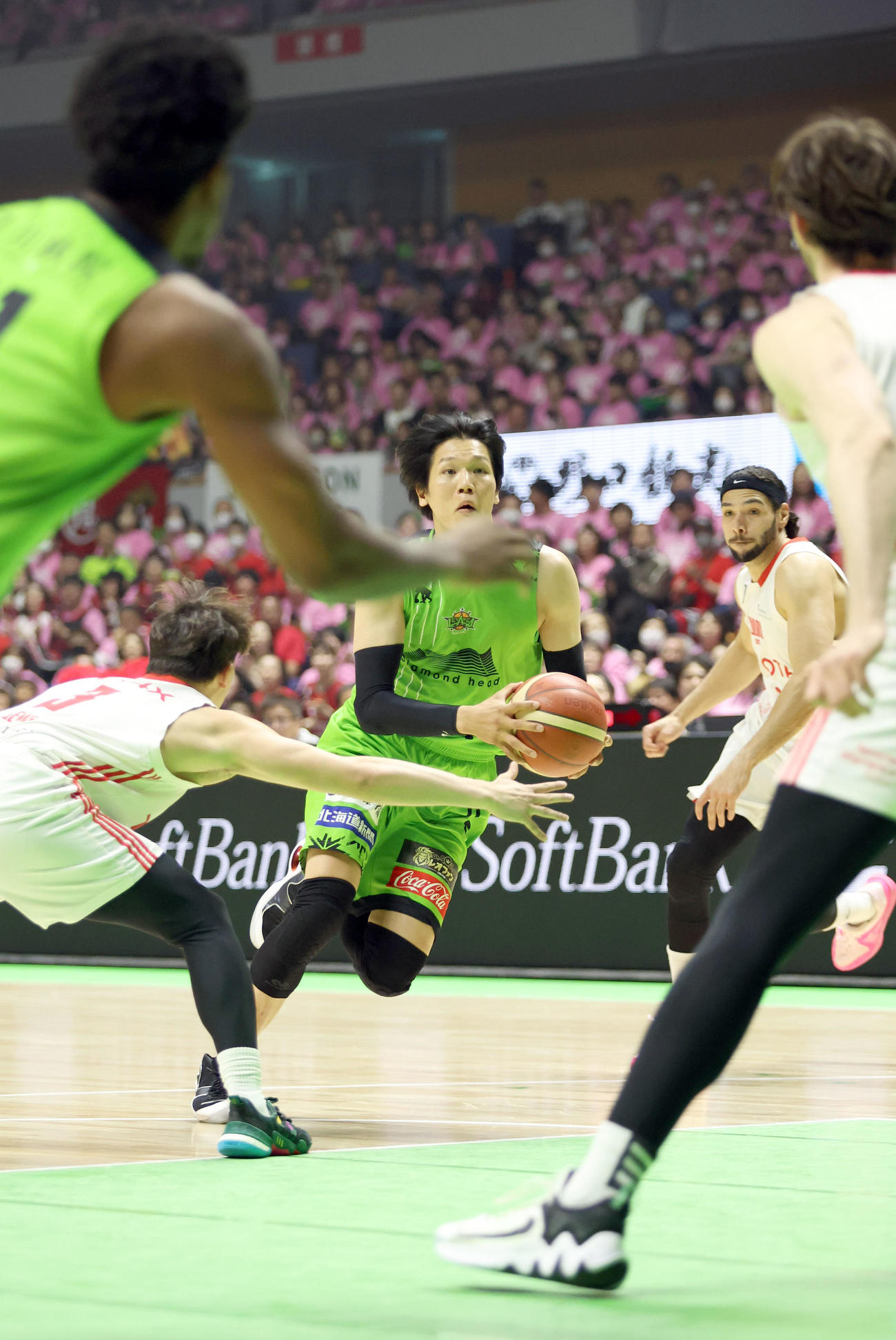 レバンガ北海道対A東京　第1Q、ドリブルで切り込むレバンガ北海道桜井（撮影・佐藤翔太）