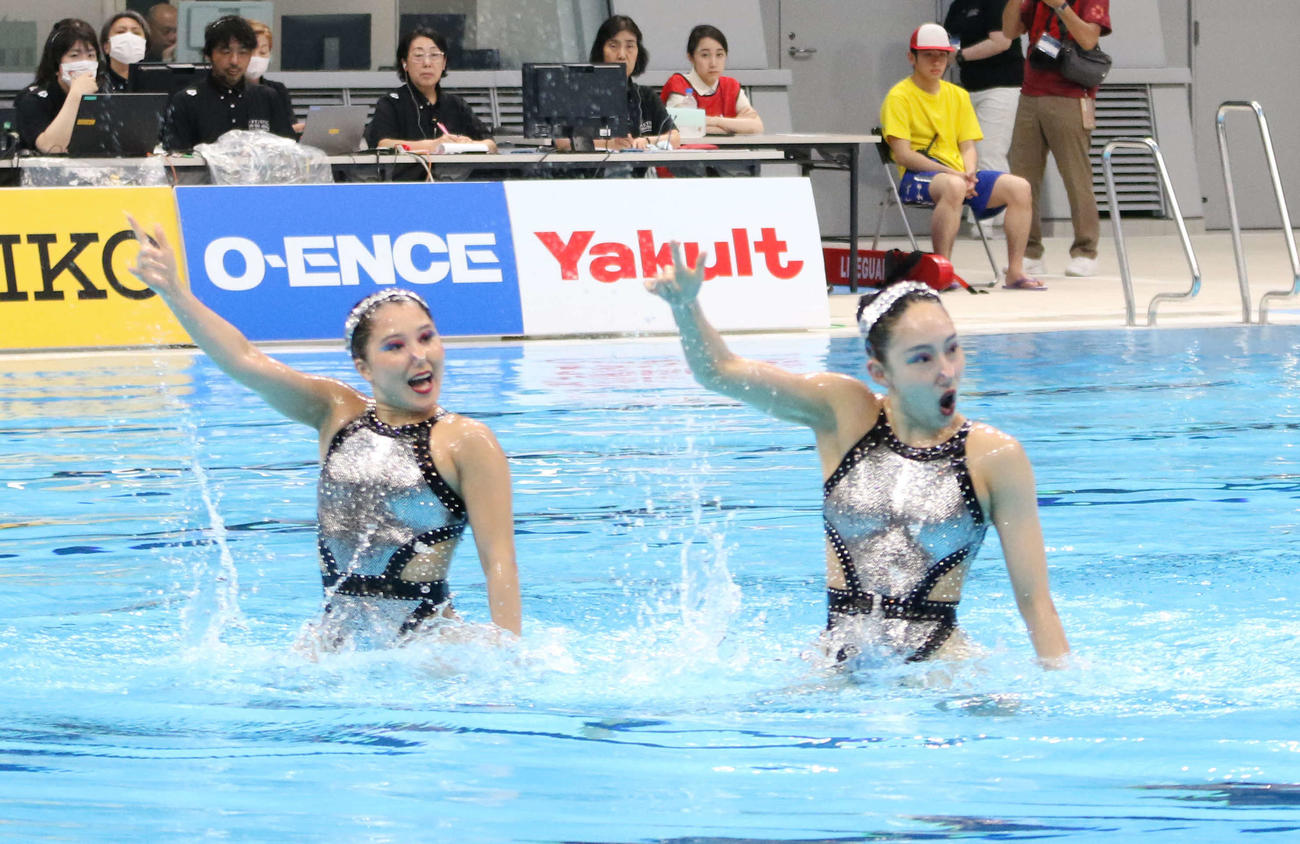 デュエットTRで優勝した広田憩（左）と額田紗子