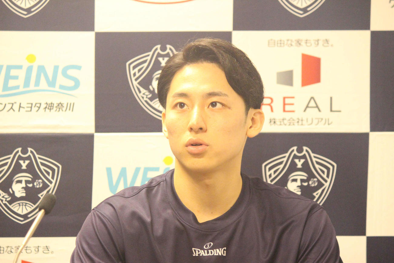 試合後に取材に応じる横浜BCの河村（撮影・勝部晃多）