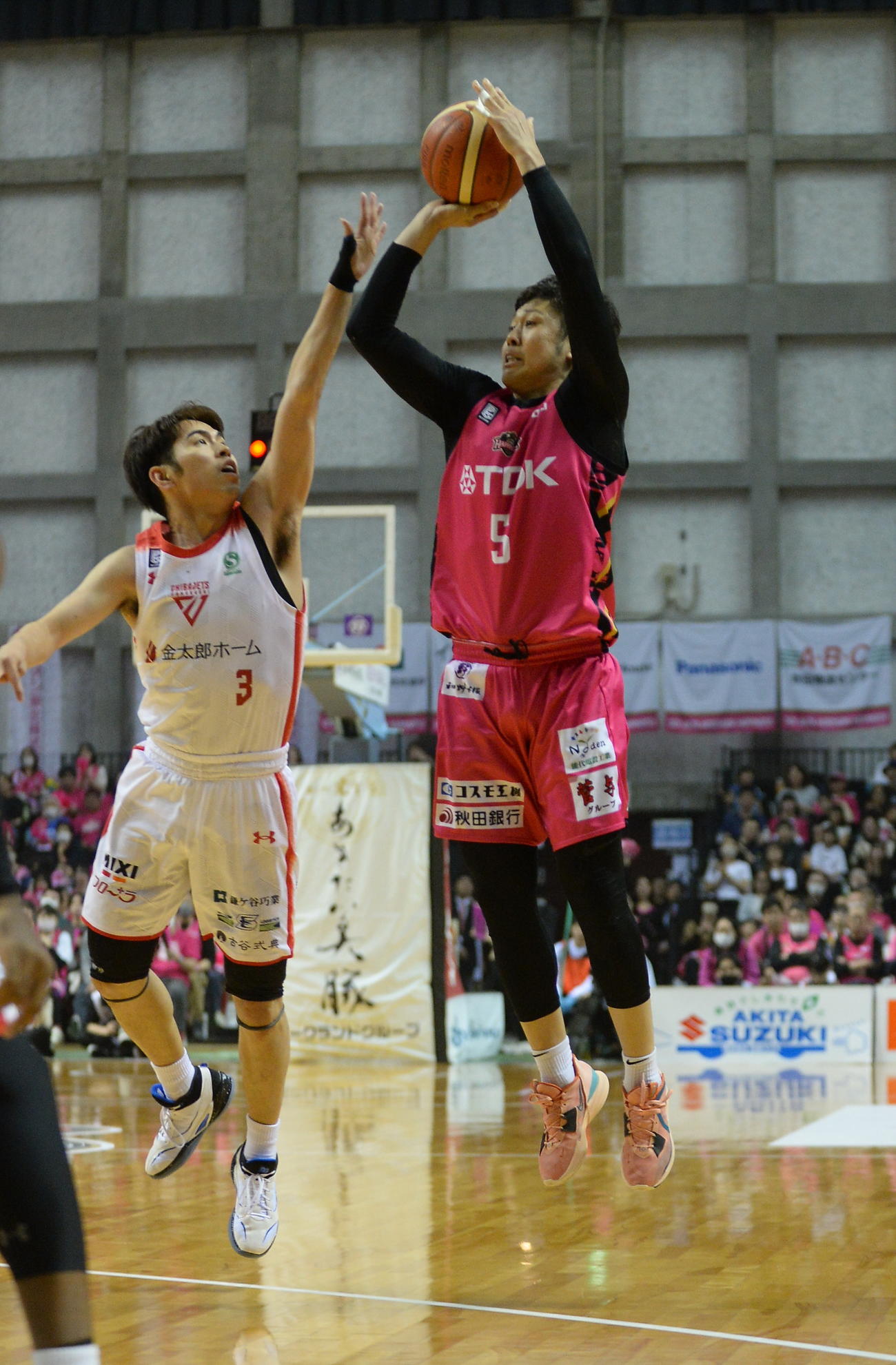 チーム最多となる3本の3点シュートを、すべて大事な場面で決めきった秋田・田口（撮影・濱本神威）