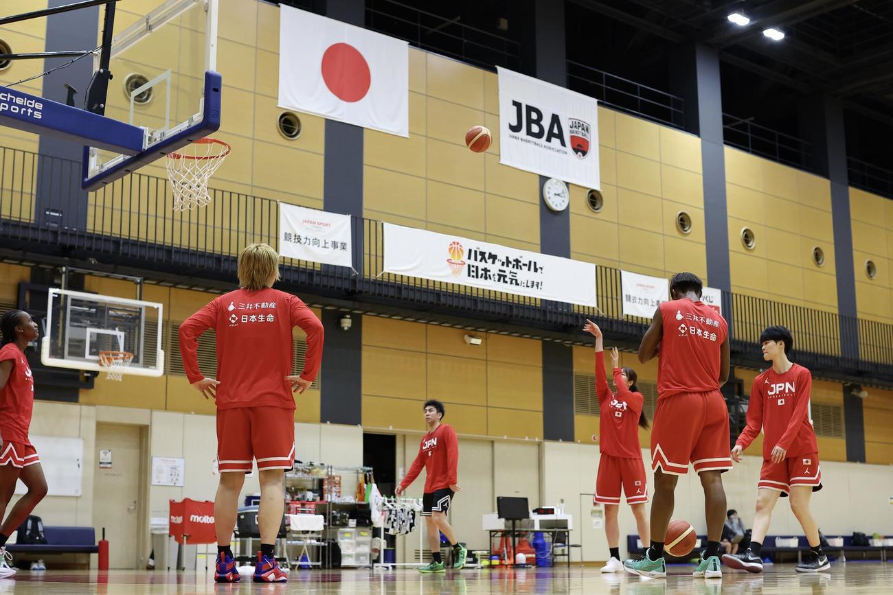 第1次強化合宿に臨むバスケットボール女子日本代表チーム（撮影・河田真司）