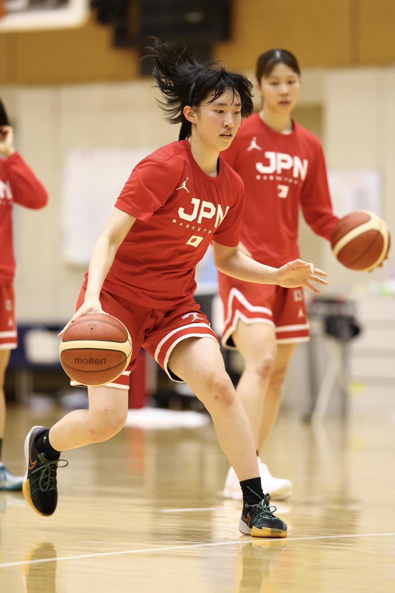 女子日本代表チームの第1次強化合宿に臨む■（■は糸ヘンに白）野（撮影・河田真司）